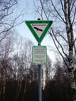 Schild zur Anzeige eines Naturschutzgebietes. Quelle: Adam Nowara