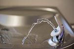 Wasserstrahl aus Trinkwasserbrunnen. Quelle: Pixabay