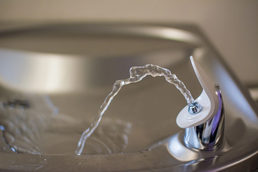 Wasserstrahl aus einem Trinkwasserbrunnen. Quelle: Pixabay