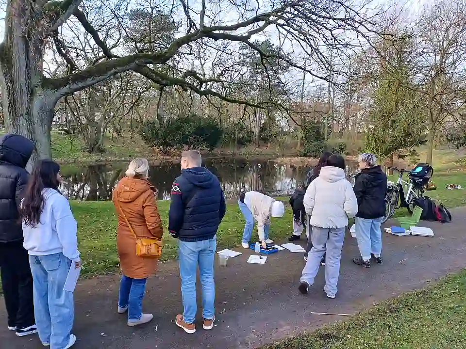 Schulklasse am Waller Park See